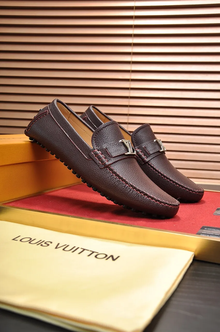 Men's men's shoes 💰420💶 [LV Doudou shoes] (water-dyed cowhide lining) new model is on the market, available on the official website. The new Doudou shoes are processed into single-color materials, and the uppers are made of imported horsehide leather. The body of the shoe is fully hemmed with mark thread, and is lined with imported original cowhide leather. The elegant shoe shape is super suitable for all-matching, and the size is 38-44.